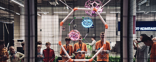 В этом году на площадке международного фестиваля робототехники «РобоФинист 2025» встретились участники из 20 регионов России и 8 других стран